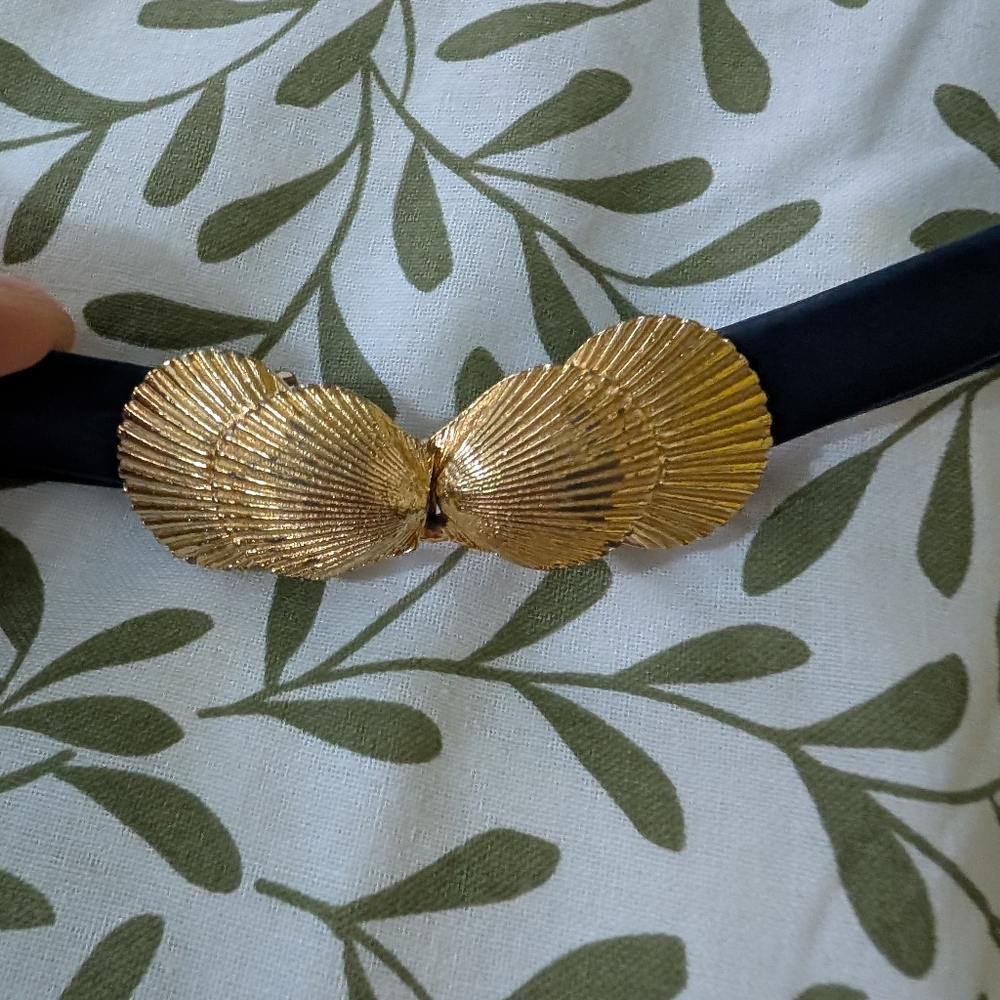 Vintage Mimi Di 1974 Shell Belt Buckle